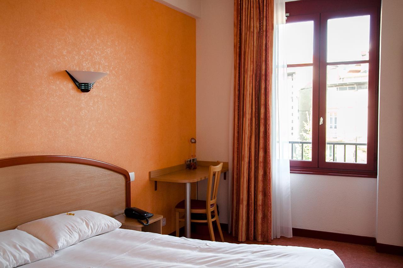 Logis Hotel Du Commerce Volvic Exteriér fotografie
